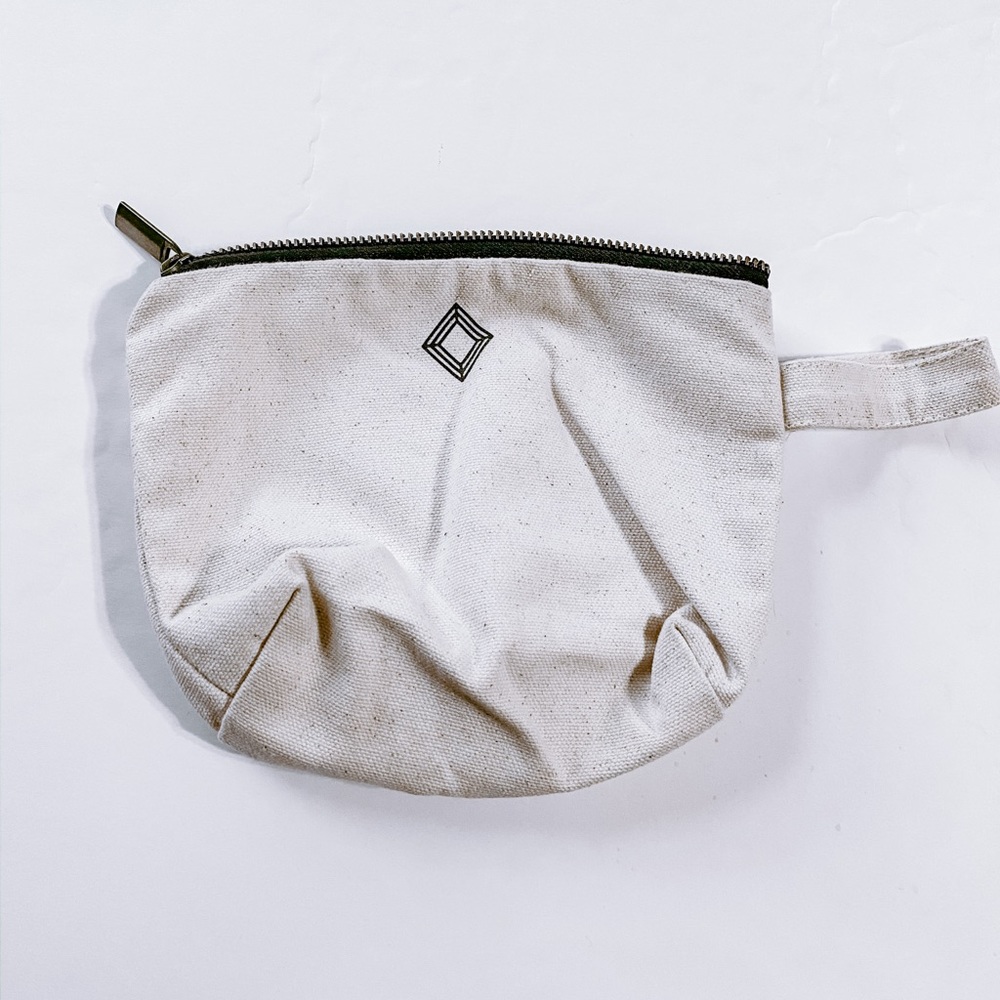 Primally Pure Travel Bag - Picture 2 of 3